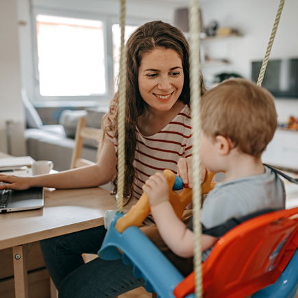 Indoor-Babyschaukel: Die perfekte Lösung für müde Eltern und glückliche Babys
