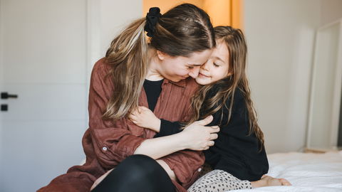 Nach dem Streit: 18 liebevolle Sätze, die Eltern jetzt sagen können