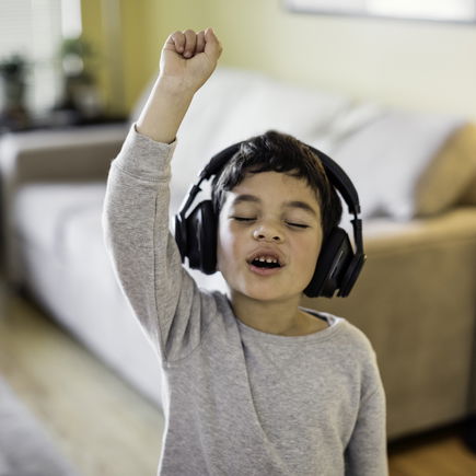 20 ultra-coole Jungennamen, mit denen ihr eurem Kind einen eigenen Song schenkt