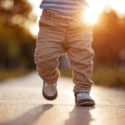 Lauf los, kleiner Racker: Lauflernschuhe aus Leder für flinke Schritte und gesunde Füße