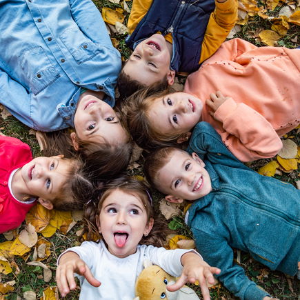 Bekannte Herbstlieder für den Kindergarten – mit Text
