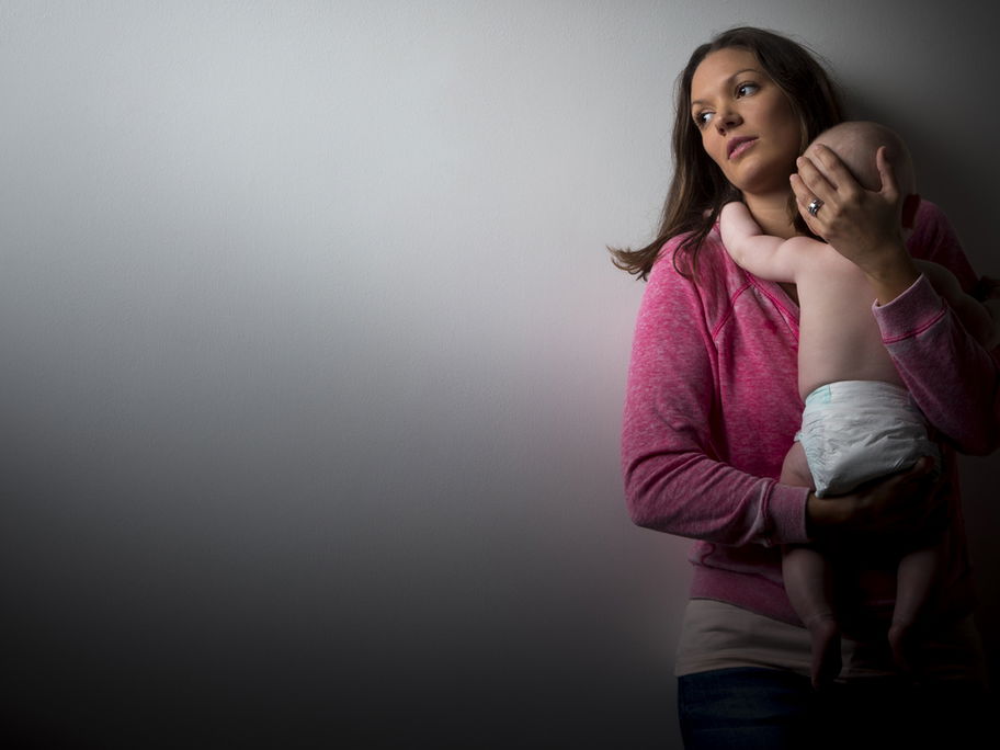 Gestresste Mutter und ihr Baby
