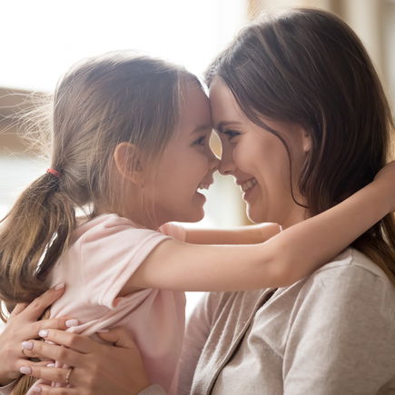 Harvard-Psychologin: Eltern von emotional intelligenten Kindern sagen 3 Dinge niemals
