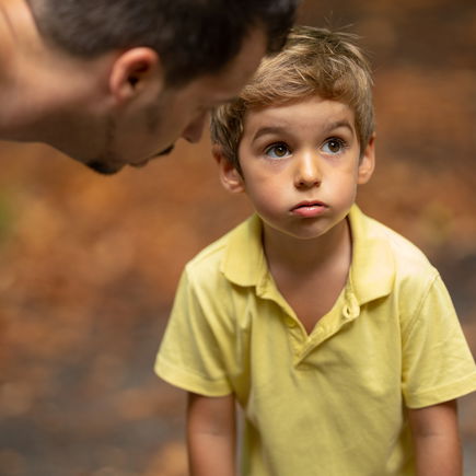 Worte, die verunsichern: Typische Gaslighting-Sätze im Familienalltag