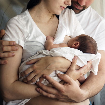 Ist es eklig, wenn Papa in der Stillzeit die Muttermilch probiert?