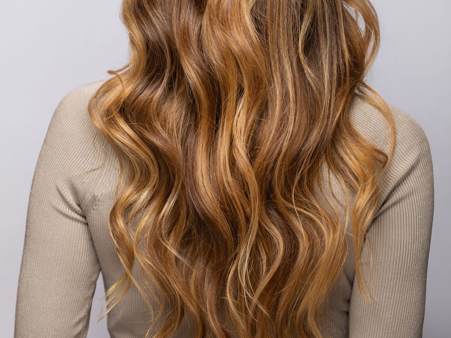 Frau mit Locken