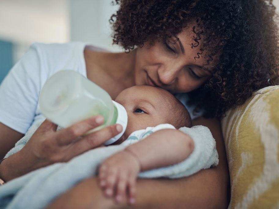 Kann Folgemilch dafür sorgen, dass Babys länger und besser schlafen?