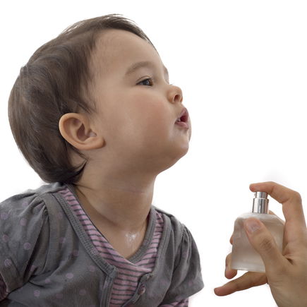 "Eltern, bitte hört auf, euren Babys Parfum aufzutragen!"