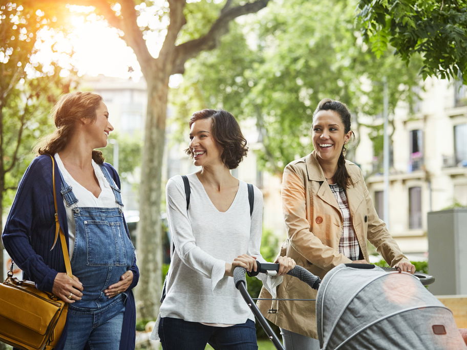 Freundinnen mit Kindern