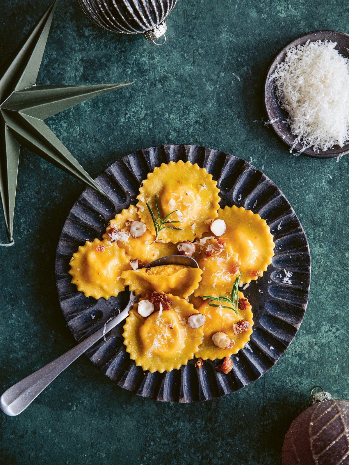 Kürbis-Ravioli mit Rosmarinbutter und Feigen