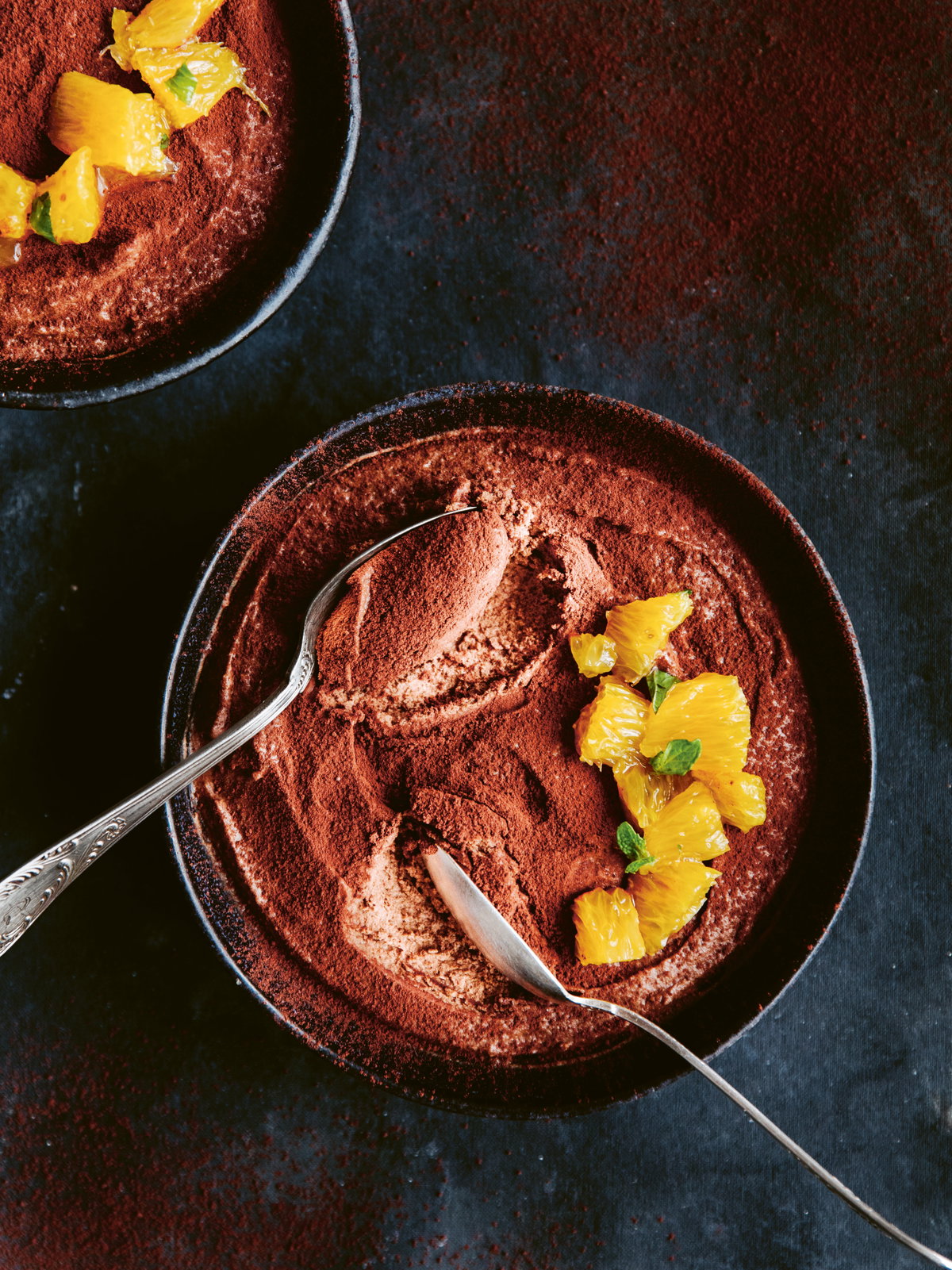 Lebkuchen-Mousse mit Orangen-Minze-Salat