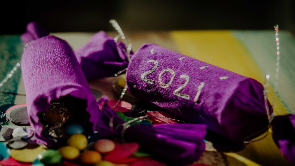 Diese Knallbonbons könnt ihr mit euren Kindern für Silvester selber basteln.