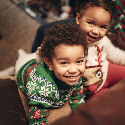 Cooler Trend: Das sind die schönsten Weihnachtspullover für Kinder