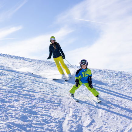 Kindern Skifahren beibringen: 7 Tipps für den ersten Urlaub im Schnee