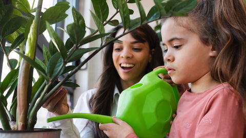 Gefahr durch Gießkannen-Eltern: Übermäßige Fürsorge wirkt sich negativ auf Kinder aus