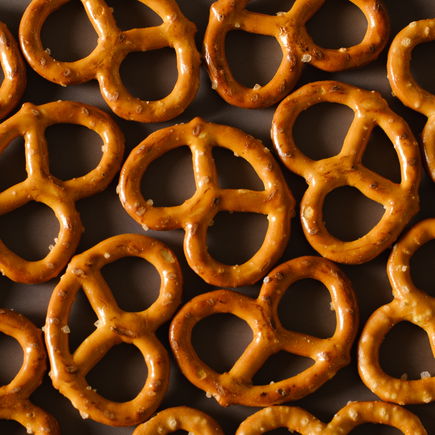 Diese weihnachtlichen Snacks machen wir jetzt aus Salzbrezeln