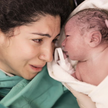 Not-OP statt magischer Augenblick: "Niemand kann mir die ersten Minuten mit meiner Tochter wiedergeben!"