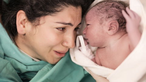 Not-OP statt magischer Augenblick: "Niemand kann mir die ersten Minuten mit meiner Tochter wiedergeben!"