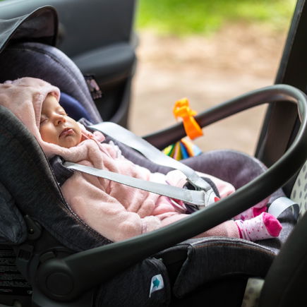 Ist es für mein Baby sicher im Auto zu schlafen?