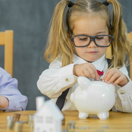 Spardosen für Kinder: Ab wann sie Sinn machen und welche wirklich geeignet sind