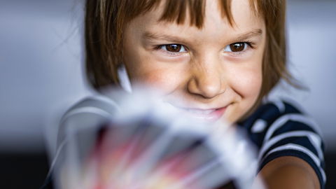 Kartenspiele für Kinder: Die coolsten Spiele für jede Altersstufe!