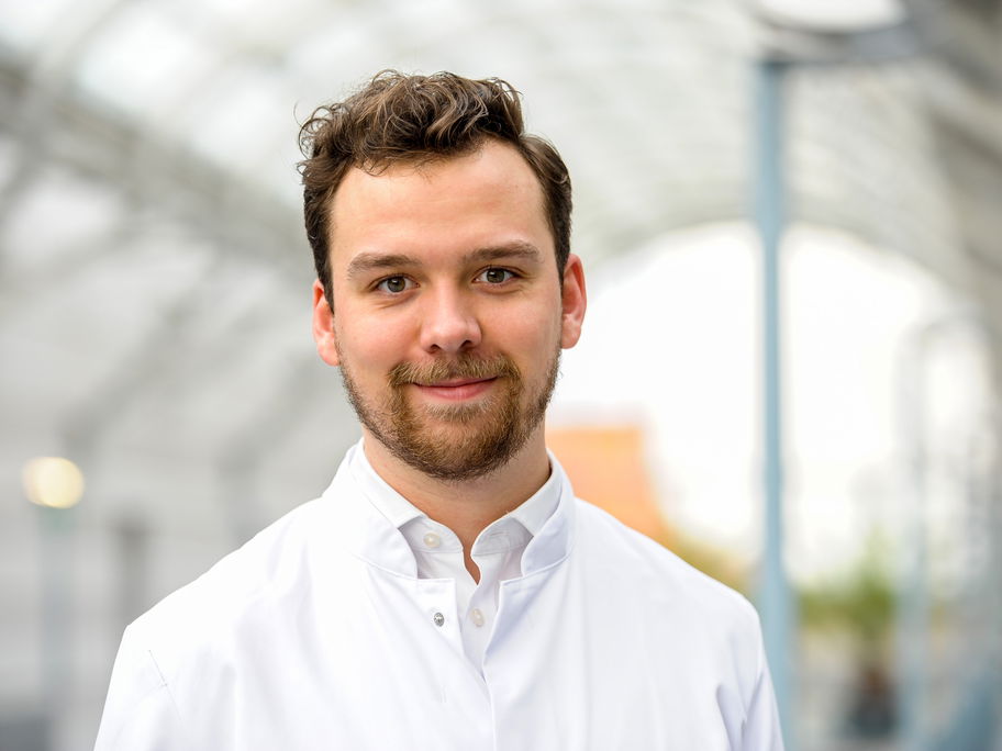 Dr . Richard Krüger