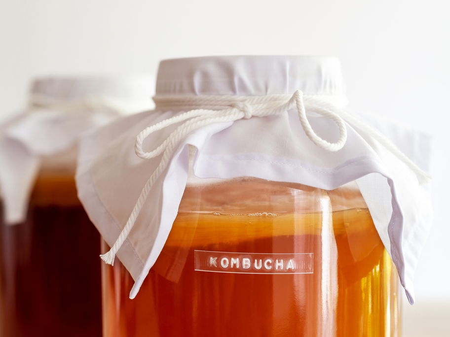 Kombucha gilt als sehr gesund – doch auch in der Schwangerschaft?