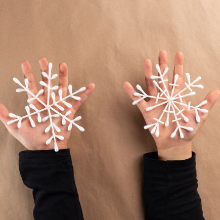 Mit Wattestäbchen basteln  – winterliche DIY-Ideen