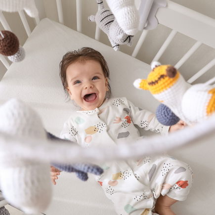 Warum ein Mobile über dem Babybettchen wirklich keine gute Idee ist