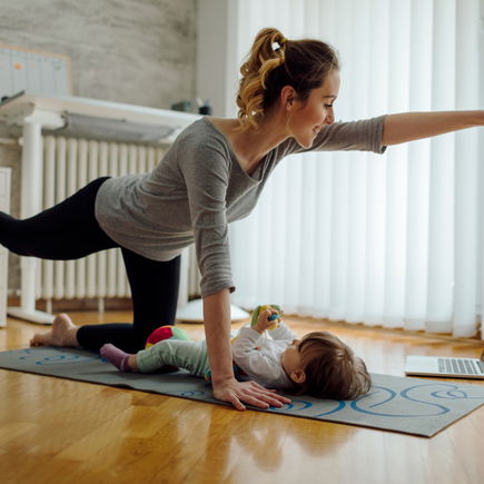 Beckenbodentraining nach der Geburt: So werden Mamas schonend wieder fit!