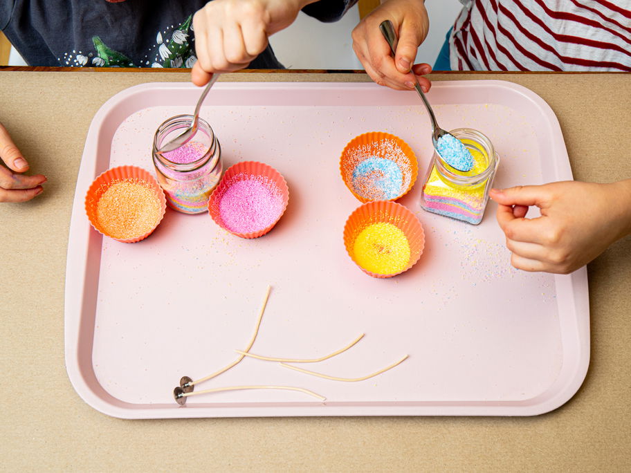 Kinder basteln mit leeren Babygläschen