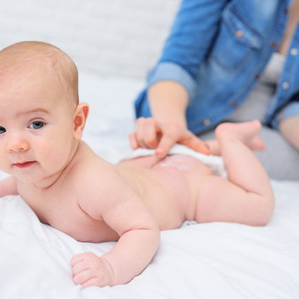 Wie ihr eine Pilzinfektion an Babys Po erkennen und behandeln könnt