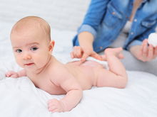 Wie ihr eine Pilzinfektion an Babys Po erkennen und behandeln könnt