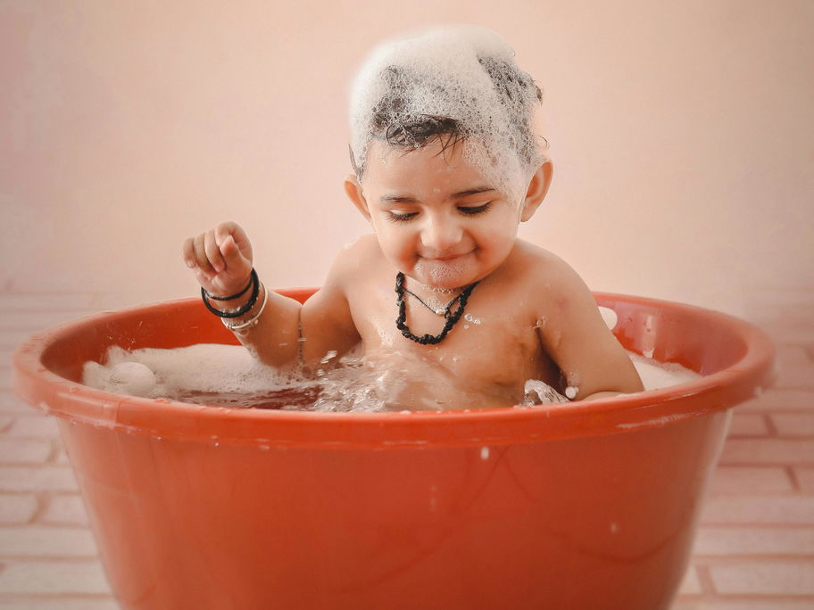 Baby badet.