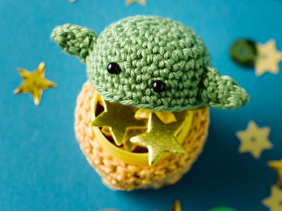 Ü-Ei als Yoda verkleidet.