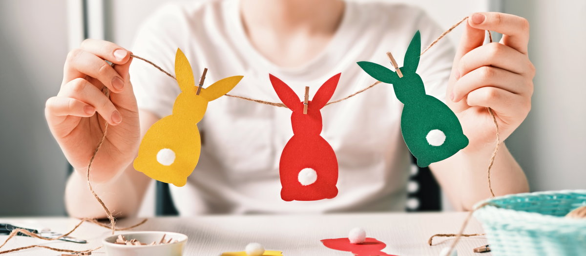 Osterhasen-Girlande aus Papier.