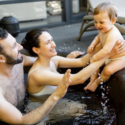 Wellness-Urlaub mit Baby: Worauf Eltern achten sollten