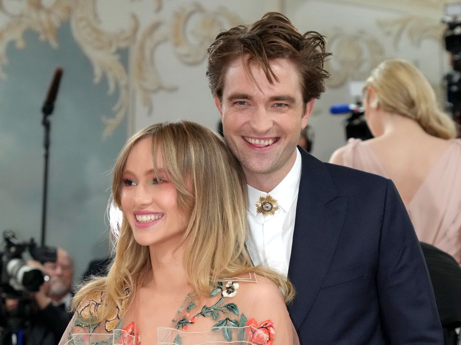 Suki Waterhouse und Robert Pattinson