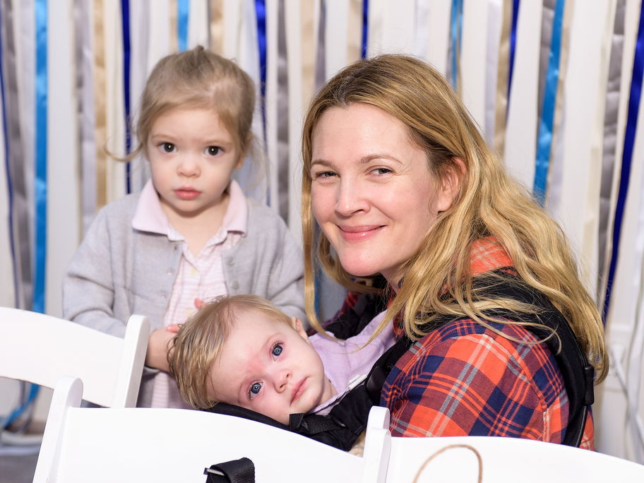 Drew Barrymore mit ihren beiden Töchtern.