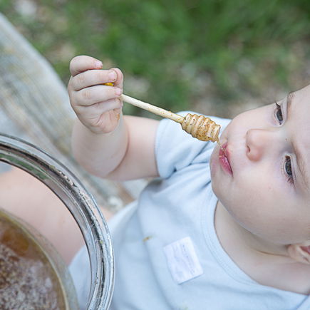Liebe Eltern, Honig kann für eure Babys lebensgefährlich sein!