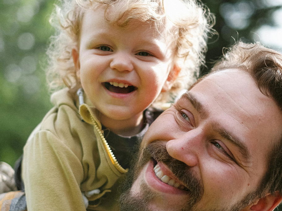 Papa und Sohn.