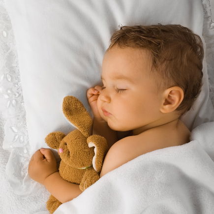 Schlaf bei Kleinkindern: Das sollten Eltern unbedingt wissen