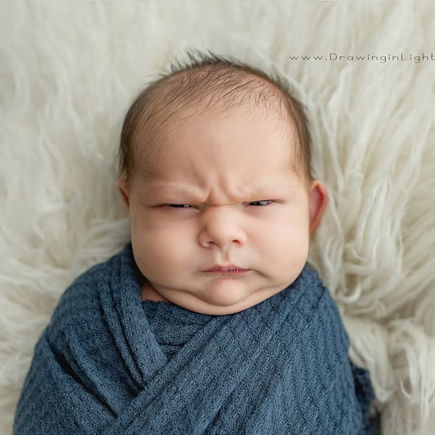 Dieses "grimmige Baby" wird mit seinen Fotos weltweit bekannt ... 