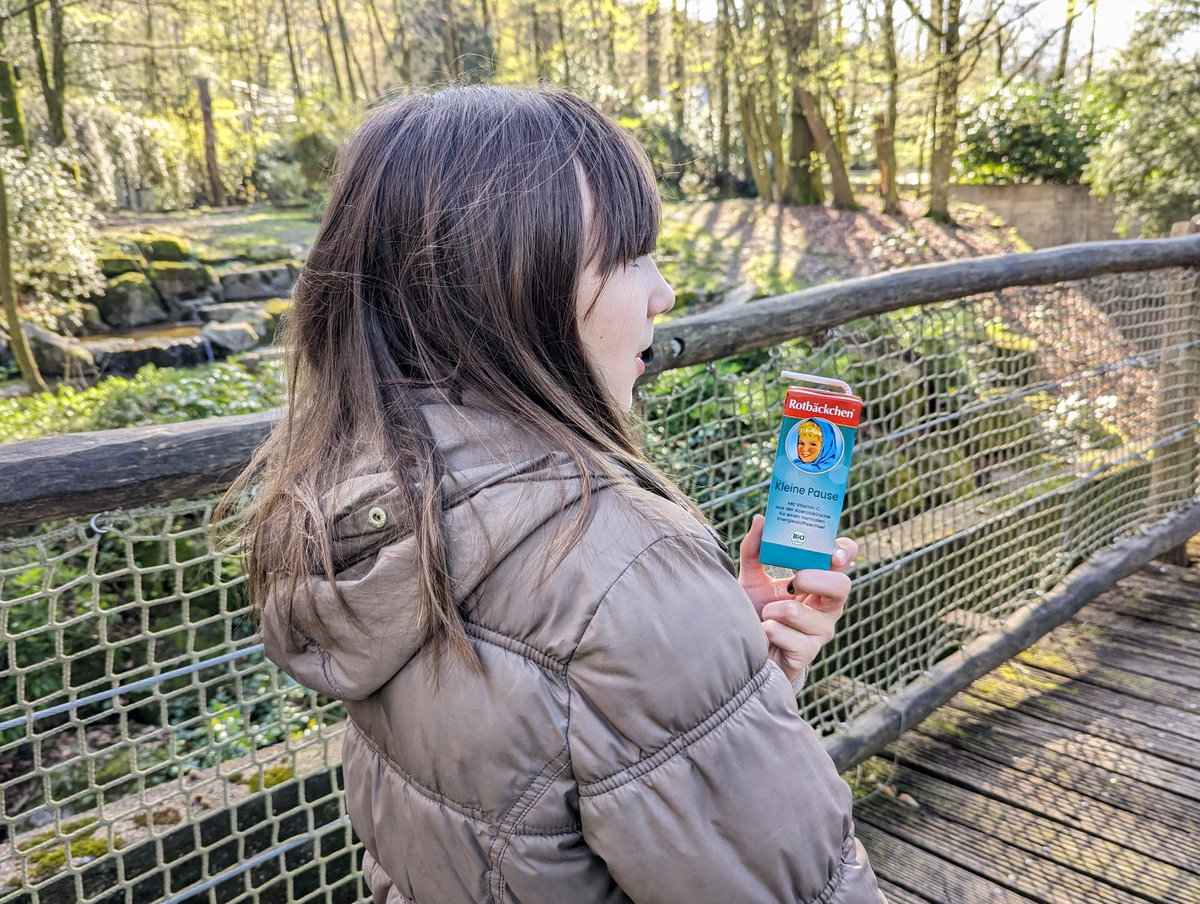Perfekt für unterwegs, findet Mama Natalja die "Kleine Pause Bio" von Rotbäckchen.