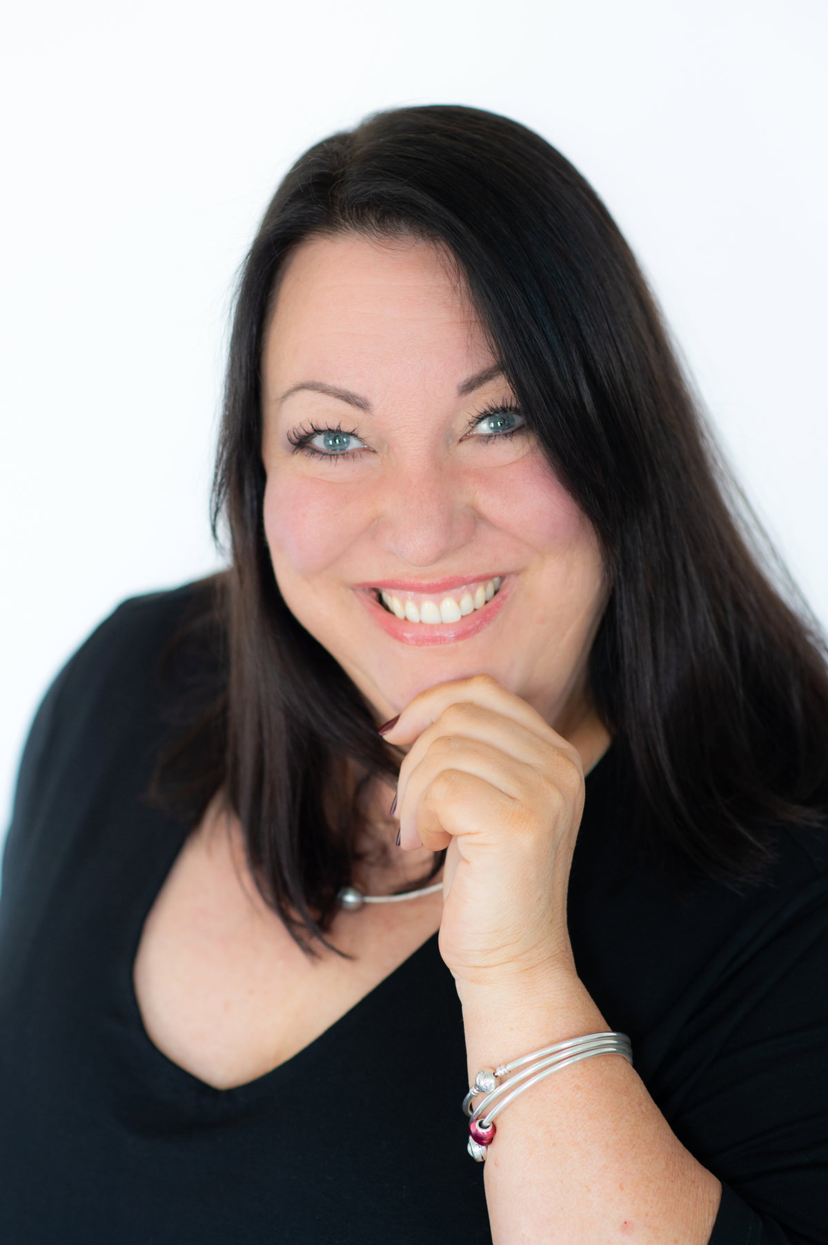 Abgebildet ist Dr. Anke Elisabeth Ballmann. Sie ist Autorin, Psychologin und Pädagogin.