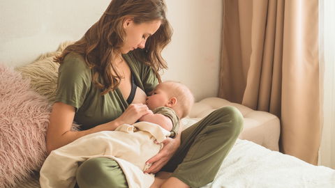 Kalorienverbrauch beim Stillen: So sieht die ideale Ernährung für Mama und Baby aus