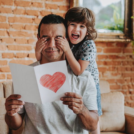 8 Vatertagsgeschenke, die ihr auch noch Last-Minute mit Kindern basteln könnt