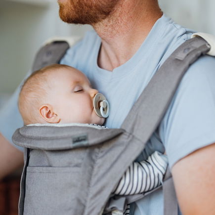 Warum manche Babys nur in der Trage schlafen