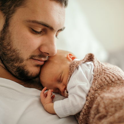 Schon gewusst? Das Gehirn von Neu-Vätern wird nach der Geburt des Babys kleiner!