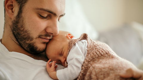 Schon gewusst? Das Gehirn von Neu-Vätern wird nach der Geburt des Babys kleiner!